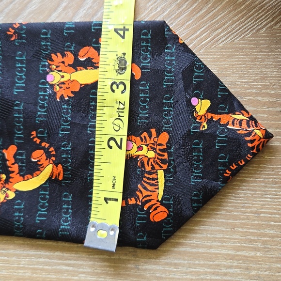 Tigger (bounce!!! bounce!!!) Necktie - Picture 8 of 8